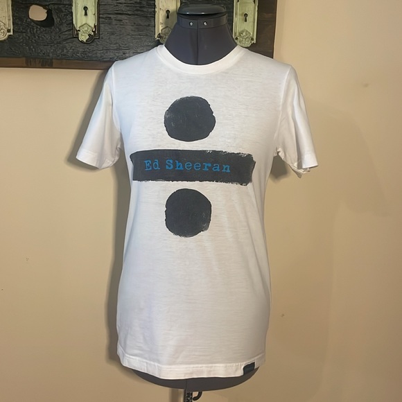 2/$30 Ed Sheeran Divide Tour Concert T-Shirt Size Small - Picture 3 of 16